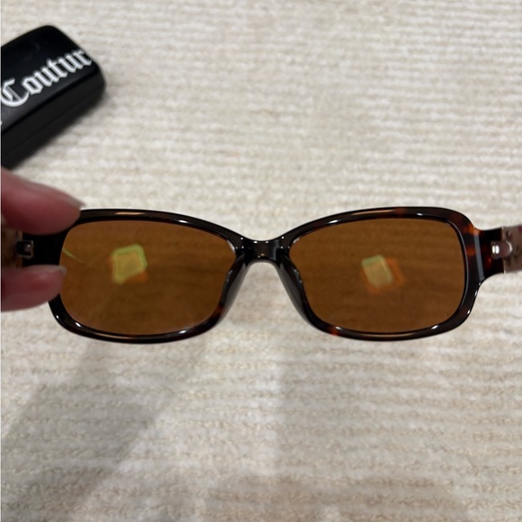 Juicy Couture Sunglasses 55/16 like-new condition brown tortoise - Picture 3 of 9